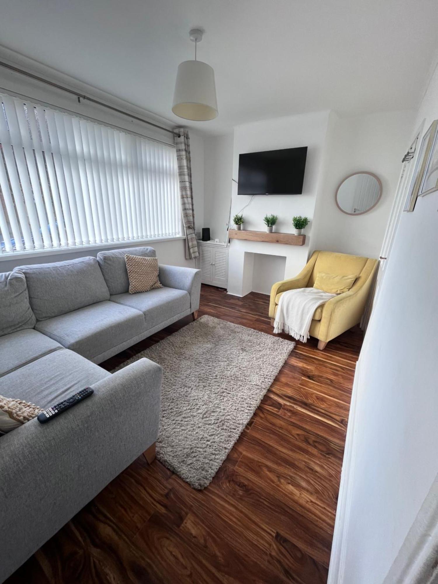 2 Bedroom House In Belfast With Garden Exterior photo